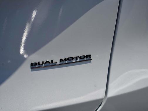 Pearl White Multi-Coat 2023 Tesla Model Y Performance Dual Motor All-Wheel Drive