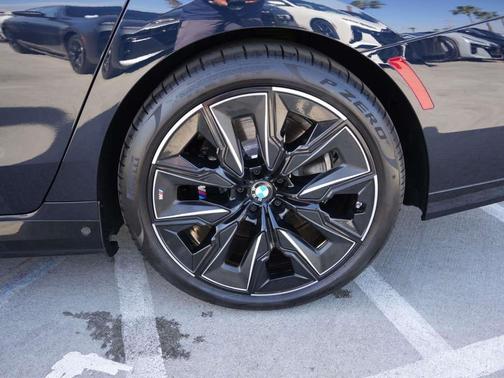2025 BMW i7 M70