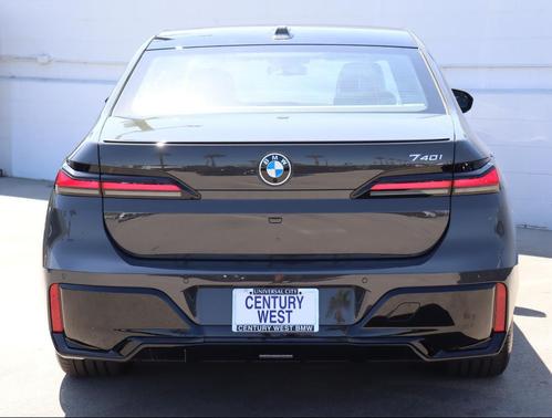 2026 BMW 740 i