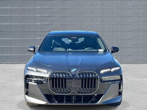 2026 BMW 740 740i
