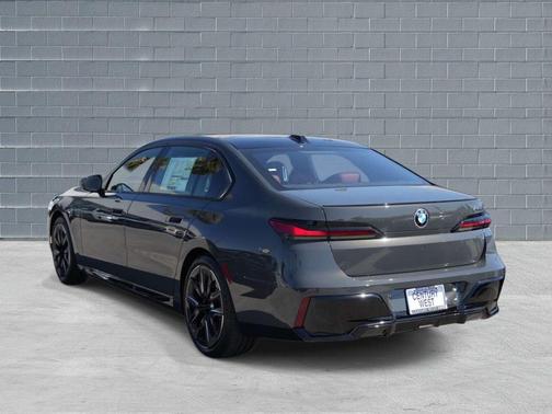 Dravit Grey Metallic 2026 BMW 740 740i