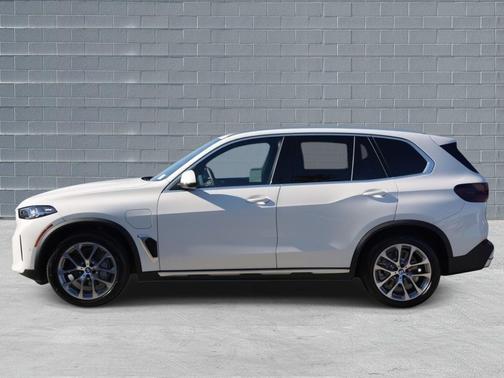 Alpine White 2026 BMW X5 PHEV xDrive50e