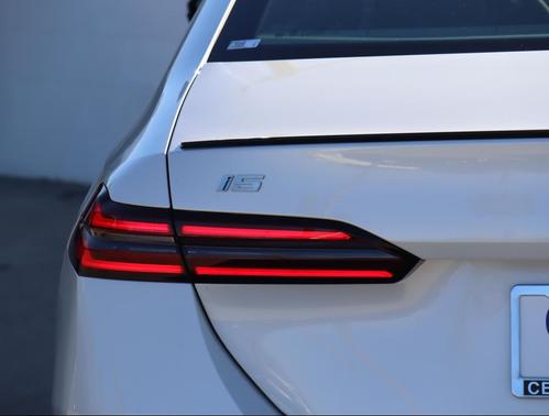 2025 BMW i5 xDrive40