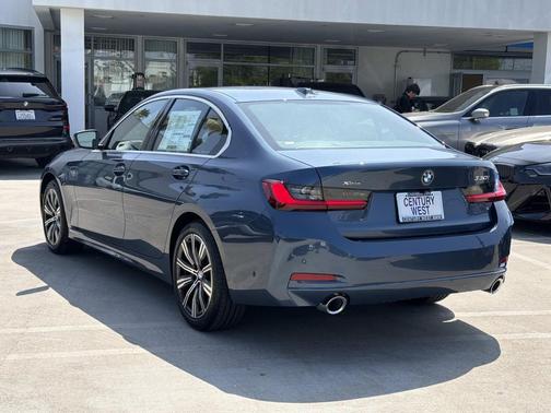 Arctic Race Blue Metallic 2026 BMW 330 xDrive