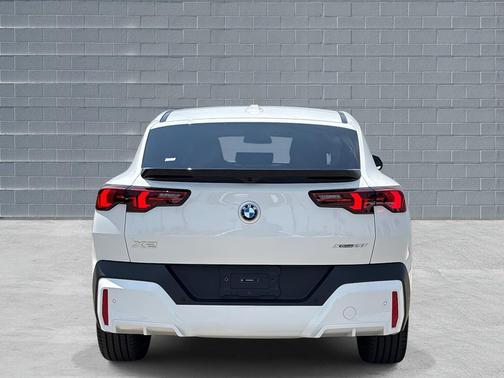 2025 BMW X2 xDrive28i