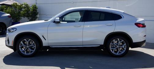 2025 BMW X4 xDrive30i