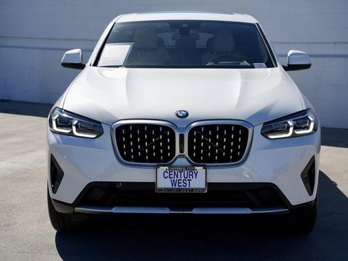 2025 BMW X4 xDrive30i