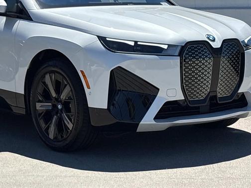 2025 BMW iX xDrive50