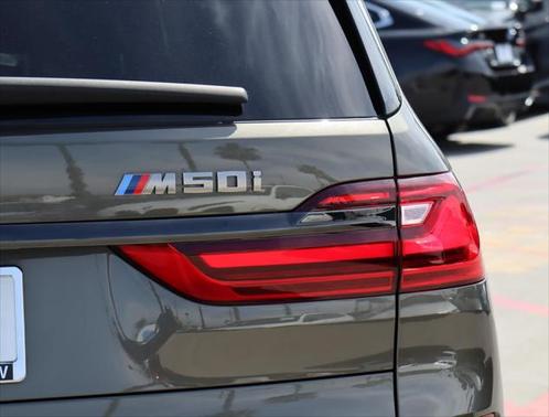 2022 BMW X7 M50i