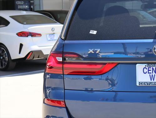 2022 BMW X7 M50i