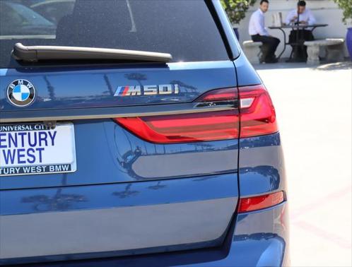 2022 BMW X7 M50i