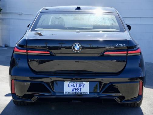 2026 BMW 740 740i
