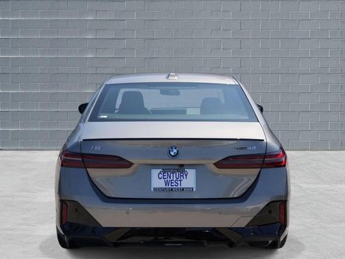 Oxide Grey Metallic 2026 BMW i5 eDrive40