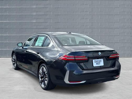 Dark Graphite Metallic 2026 BMW 530 530i