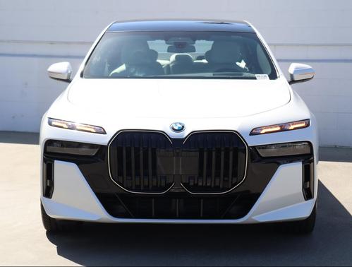 2026 BMW 750e i xDrive