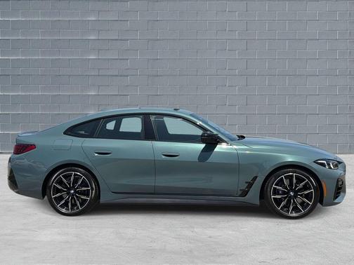 Cape York Green Metallic 2025 BMW M440 i