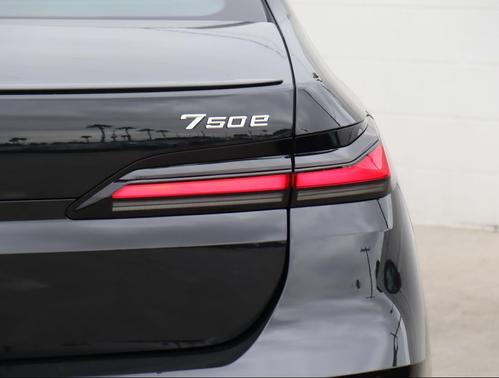 2026 BMW 750e i xDrive