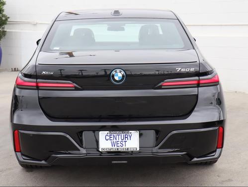 2026 BMW 750e i xDrive