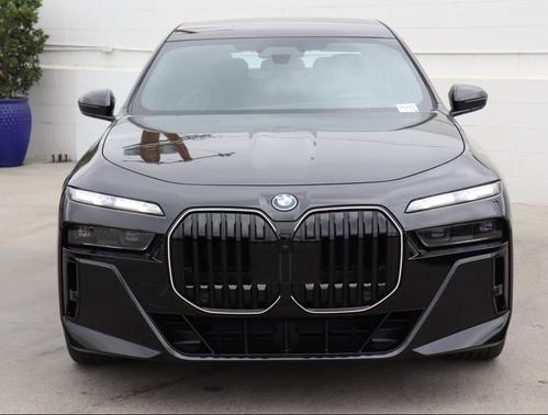 2026 BMW 750e i xDrive