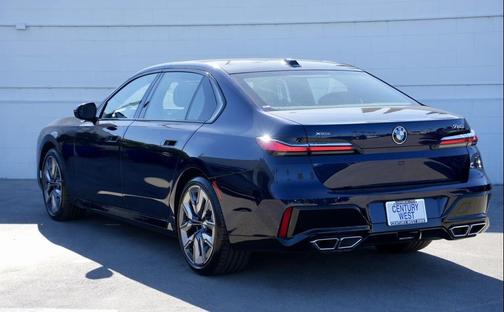 2025 BMW 760 xDrive