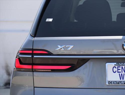 2025 BMW X7 xDrive40i