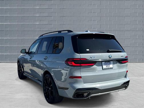 Brooklyn Grey Metallic 2024 BMW X7 xDrive40i