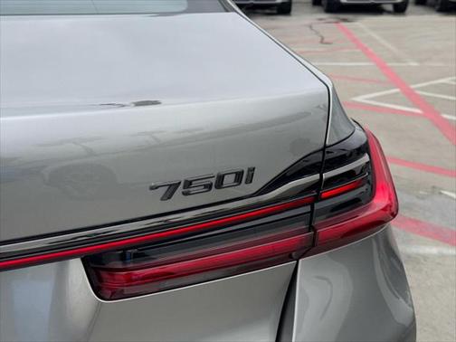 2021 BMW 740 740i