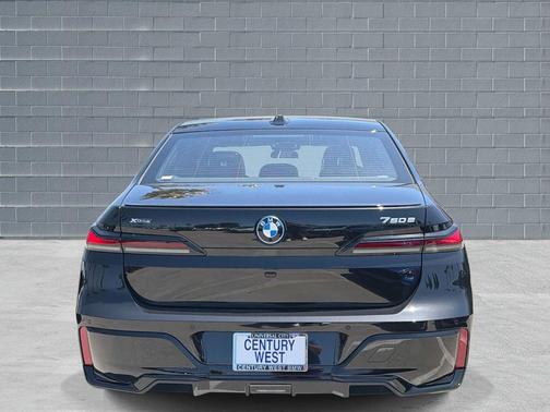 Black Sapphire Metallic 2026 BMW 750e i xDrive