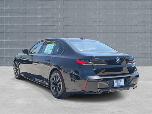 Black Sapphire Metallic 2026 BMW 750e i xDrive