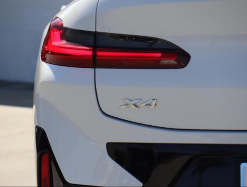 2023 BMW X4 xDrive30i