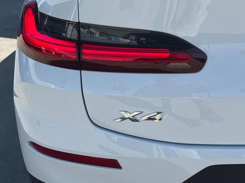2025 BMW X4 xDrive30i