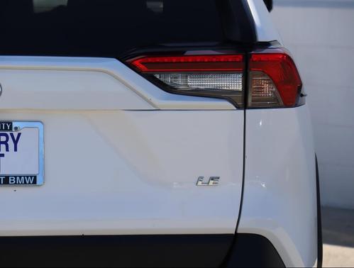 2020 Toyota RAV4 LE