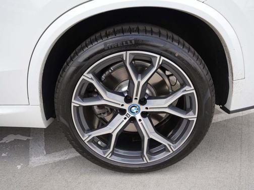 Alpine White 2024 BMW X5 PHEV xDrive50e