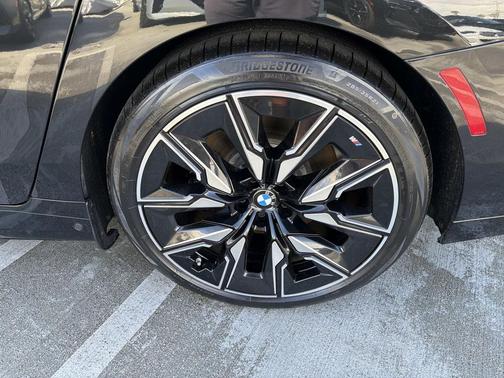 2025 BMW i7 M70