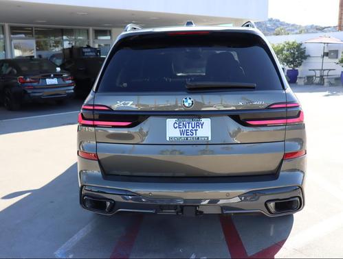 2025 BMW X7 xDrive40i