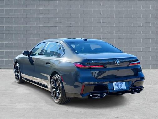 2025 BMW 760 xDrive