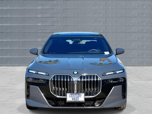 2025 BMW 760 xDrive