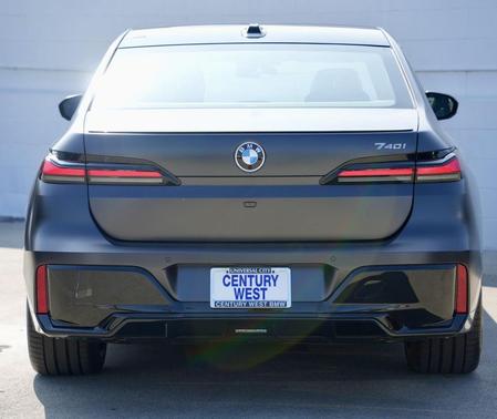 2026 BMW 740 740i
