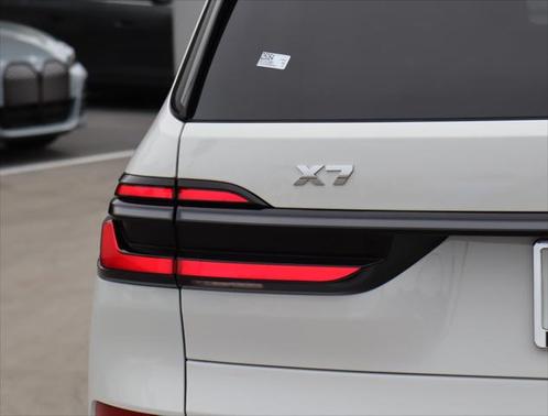 2025 BMW X7 M60i