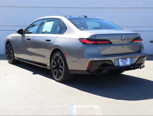 2026 BMW 740 i