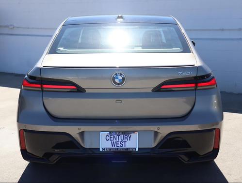 2026 BMW 740 i