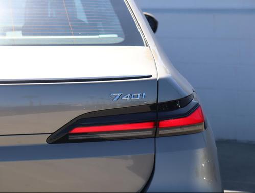 2026 BMW 740 i