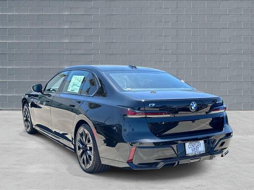 Black Sapphire Metallic 2026 BMW i7 eDrive50