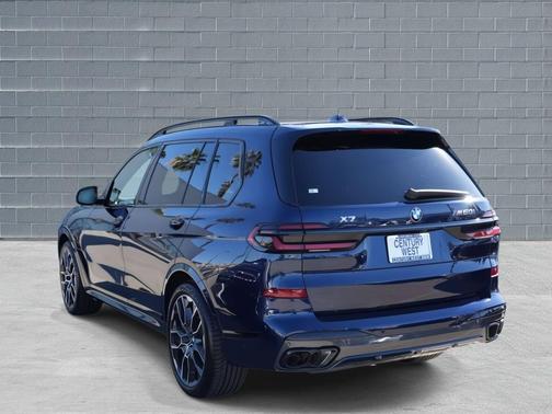 2025 BMW X7 M60i