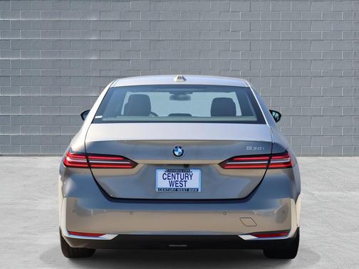 2025 BMW 530 530i Sedan