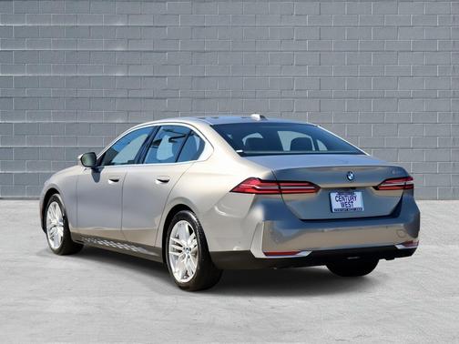 2025 BMW 530 530i Sedan