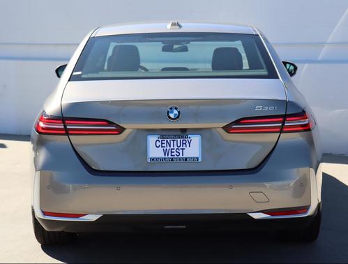 2025 BMW 530 530i Sedan
