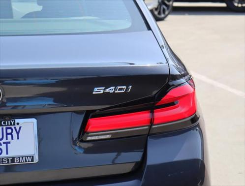 2022 BMW 540 i