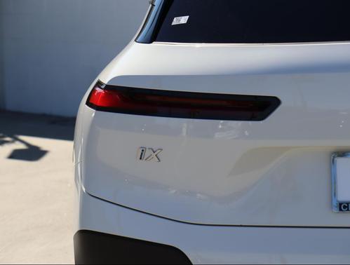 2025 BMW iX xDrive50