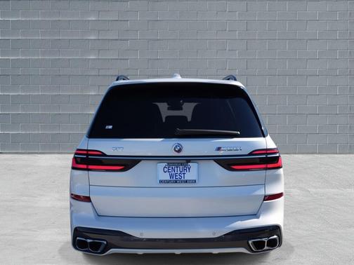 2023 BMW X7 M60i